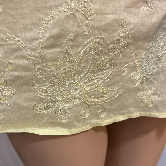 Ann Taylor Blouse Women’s Sz 6 Light Yellow Embroidered Top Semi Sheer V Neck - Picture 4 of 13